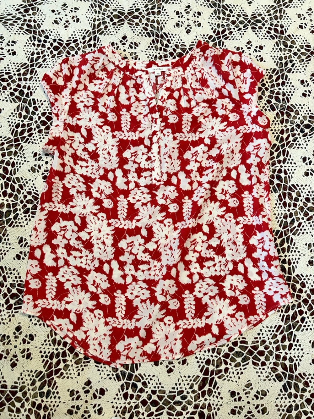fun 2 fun Red and White Floral Cap-Sleeve Blouse